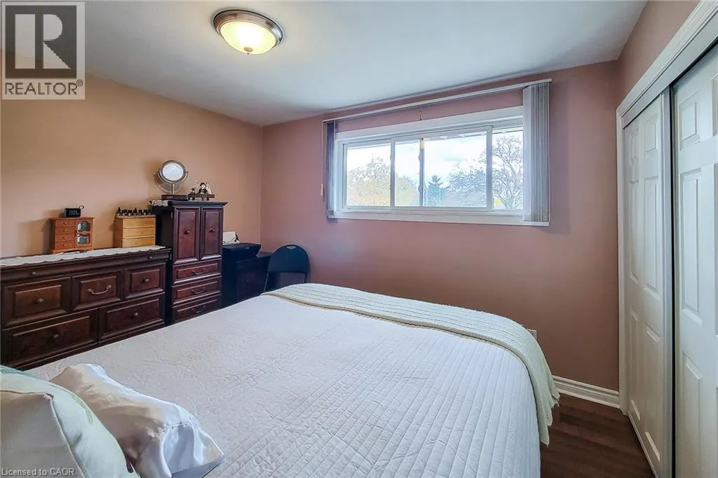 5 LYNFORD Avenue