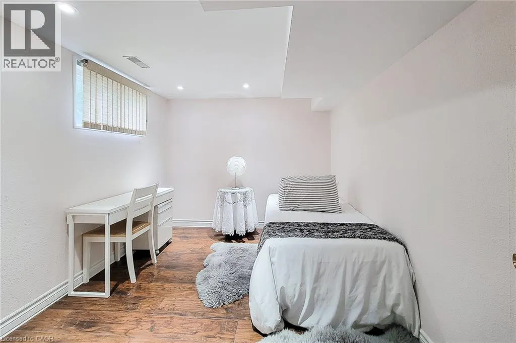 5 LYNFORD Avenue