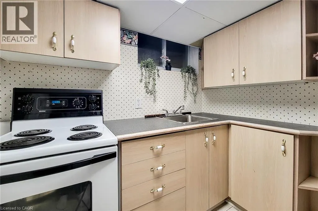 5 LYNFORD Avenue