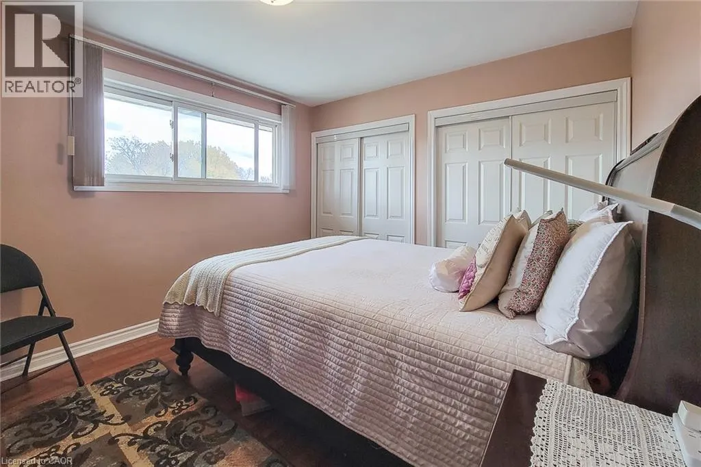 5 LYNFORD Avenue