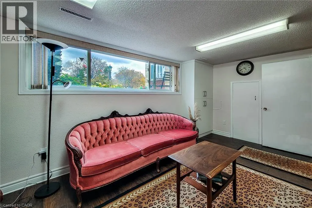 5 LYNFORD Avenue