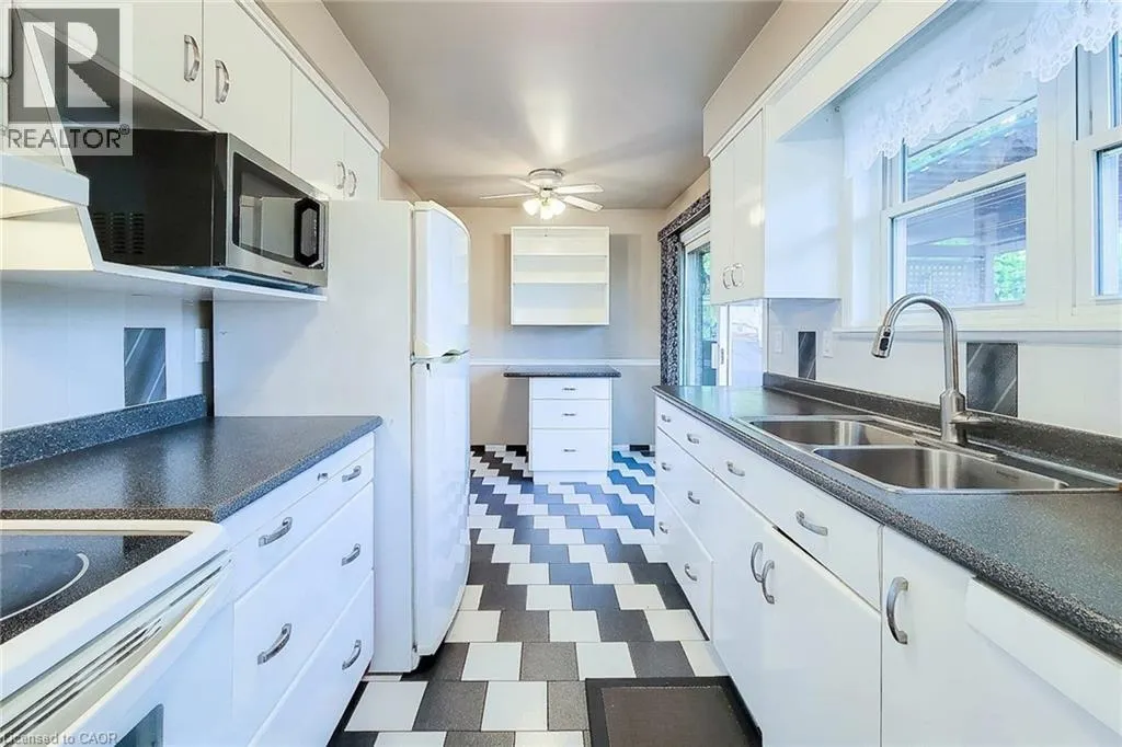 5 LYNFORD Avenue