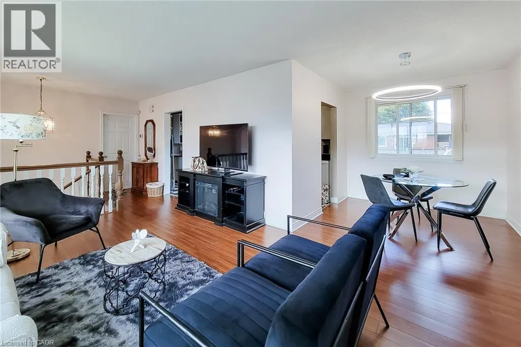 5 LYNFORD Avenue