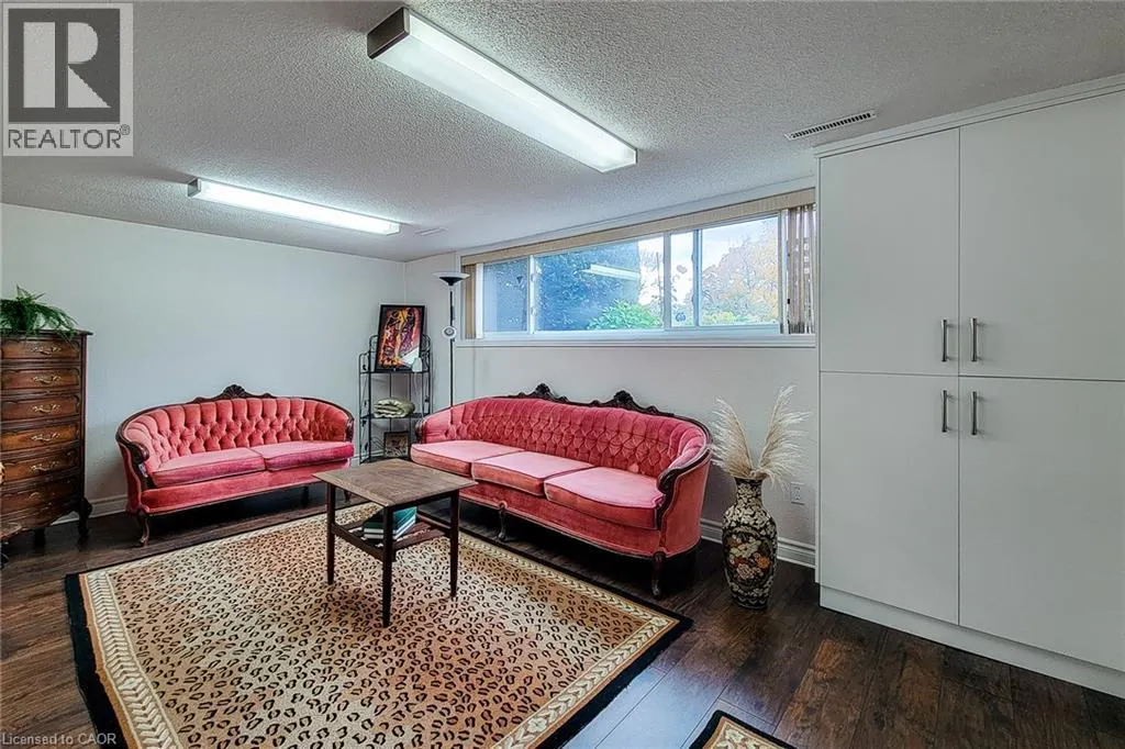 5 LYNFORD Avenue