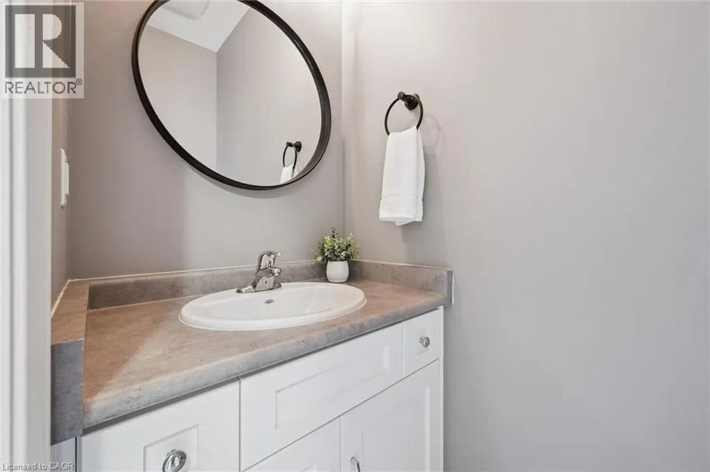 1114 FAIRWAY Road N Unit# B #B