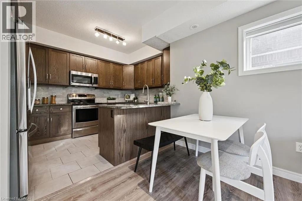 1114 FAIRWAY Road N Unit# B #B