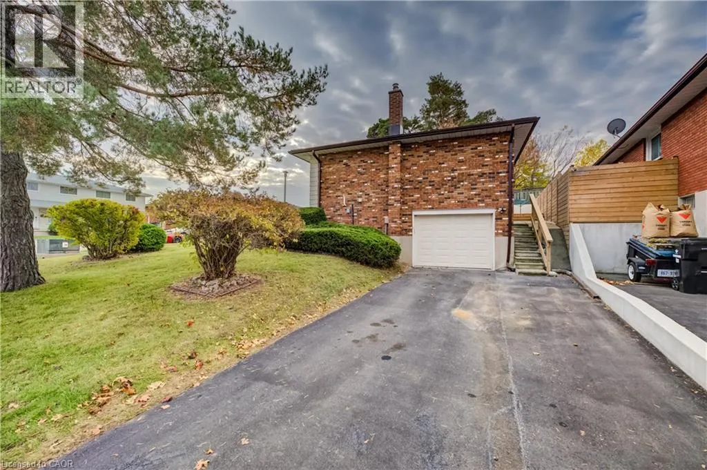 100 MOFFAT Drive