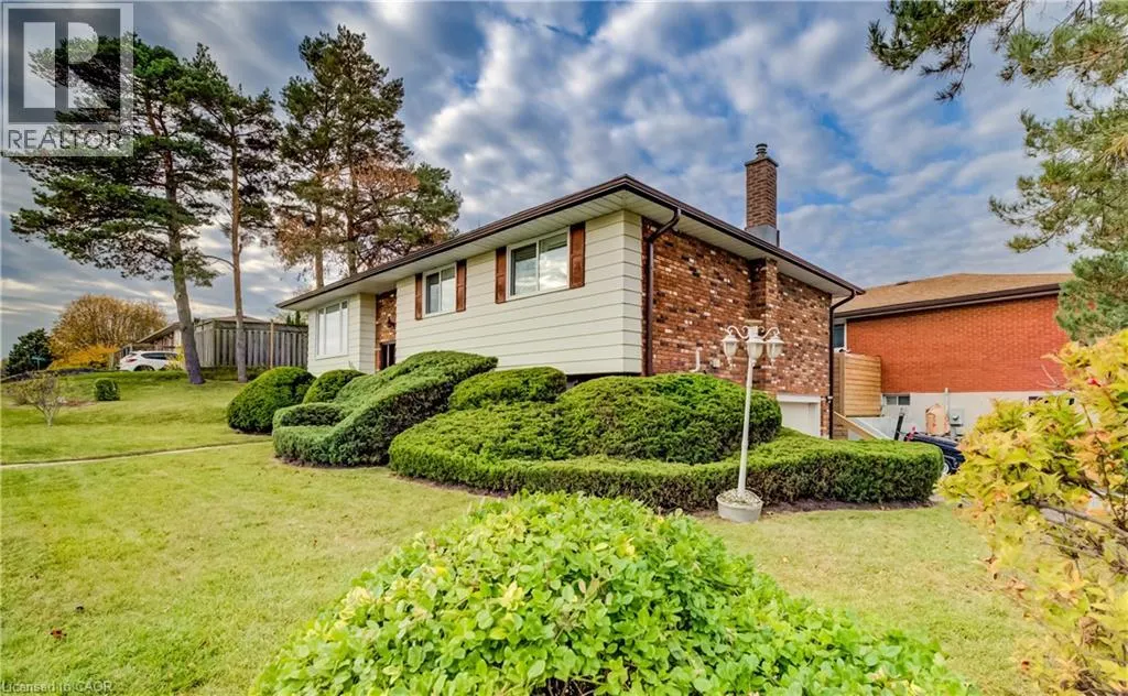 100 MOFFAT Drive