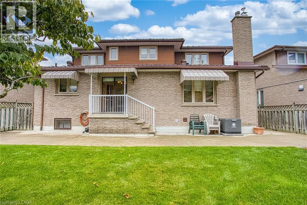 11 ELLEN Avenue
