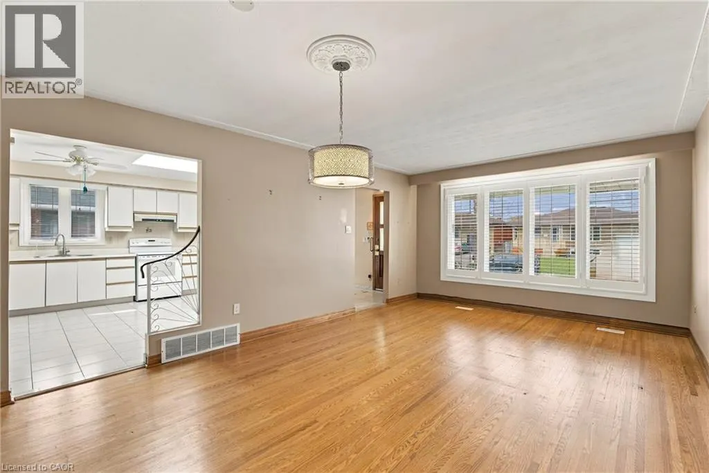 15 FLORA Drive