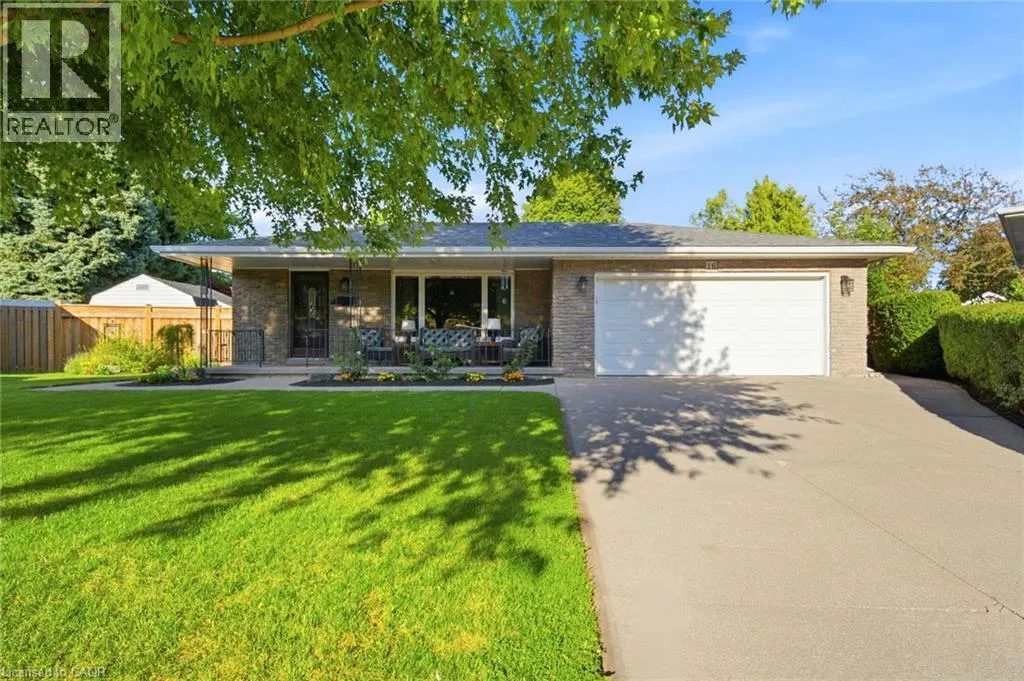 16 REDWOOD Court