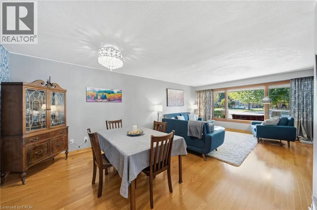 16 REDWOOD Court