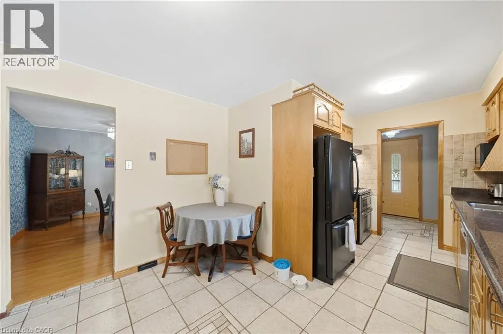 16 REDWOOD Court