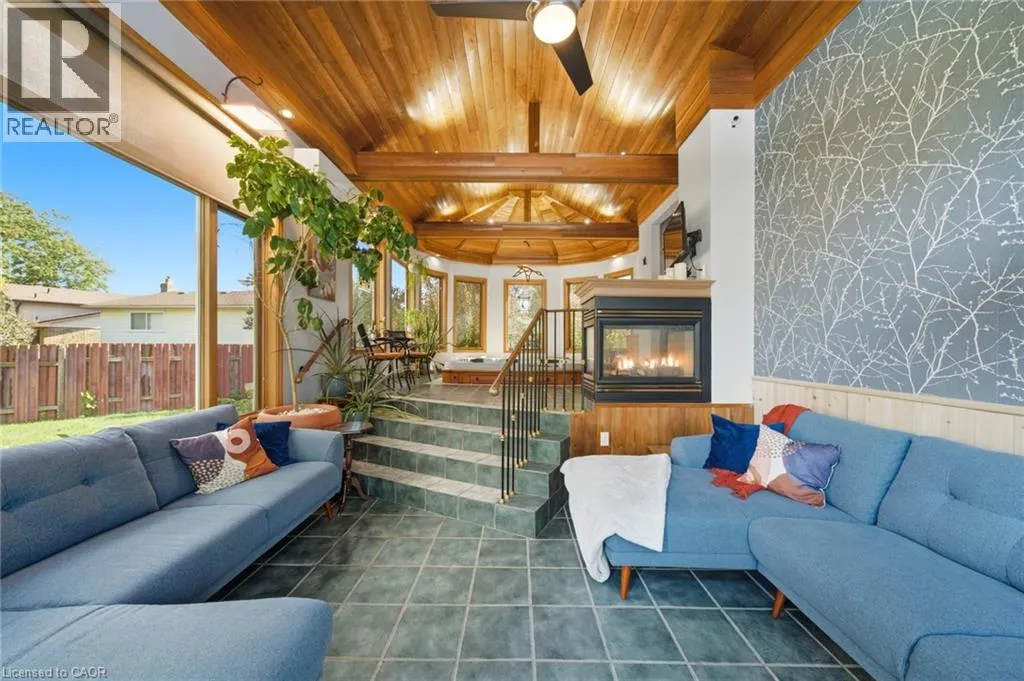 16 REDWOOD Court