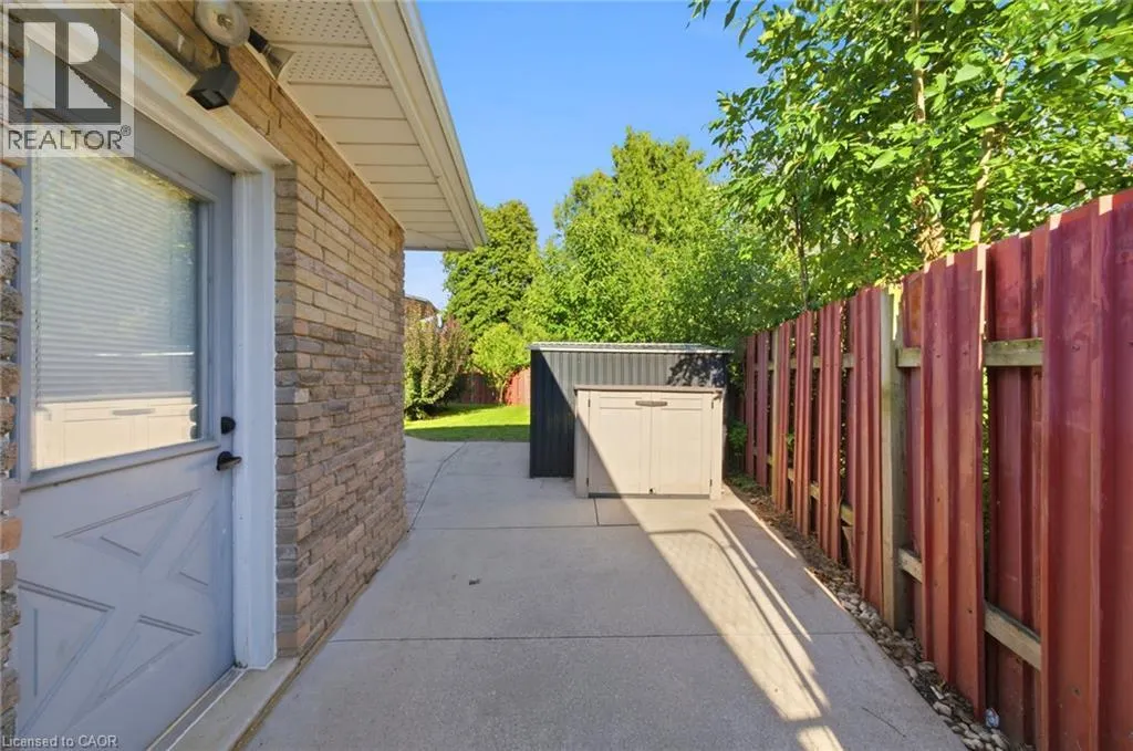 16 REDWOOD Court