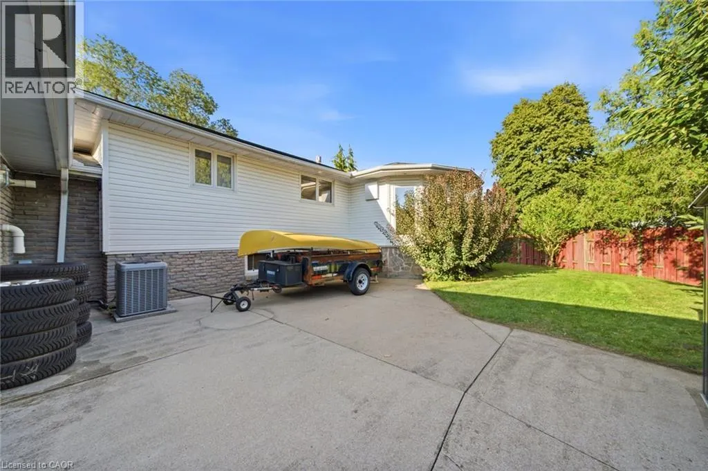 16 REDWOOD Court