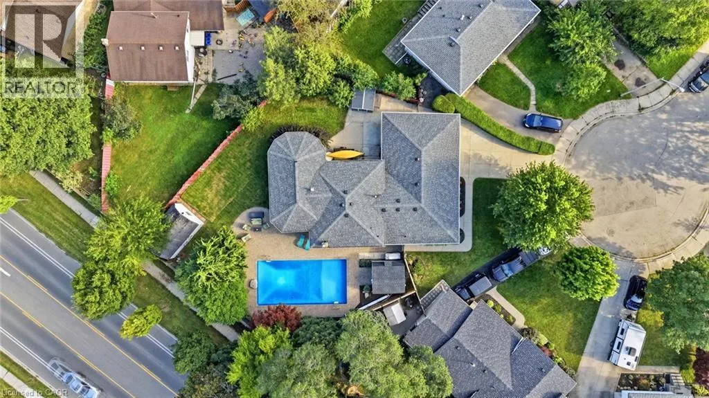 16 REDWOOD Court