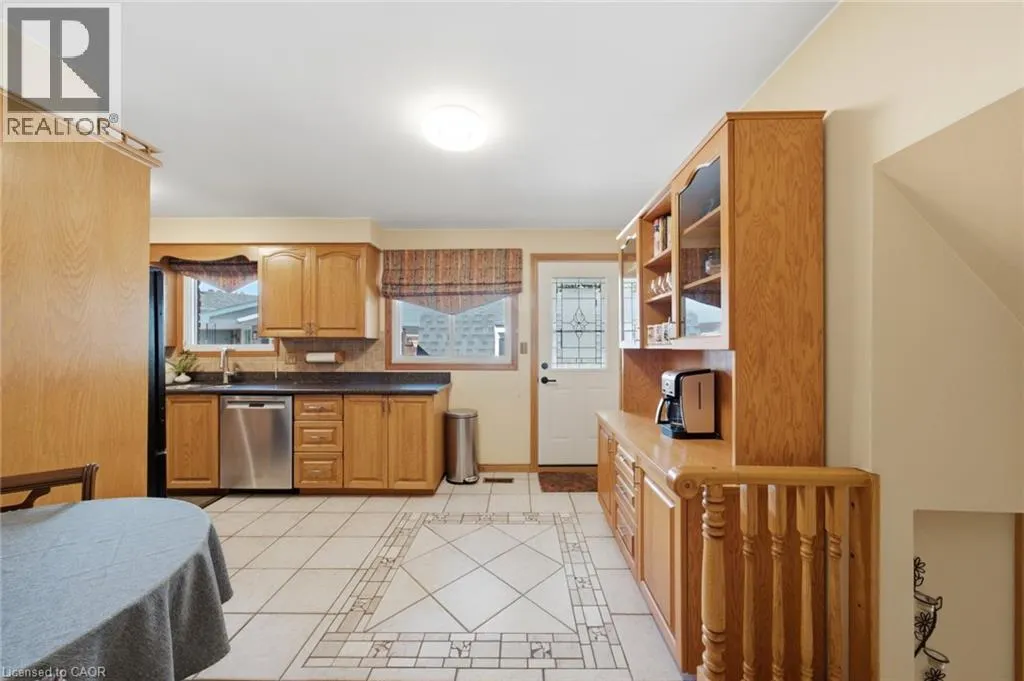 16 REDWOOD Court