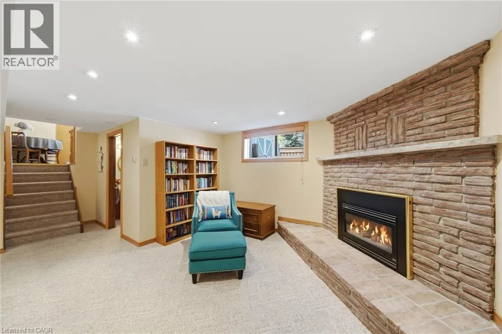 16 REDWOOD Court