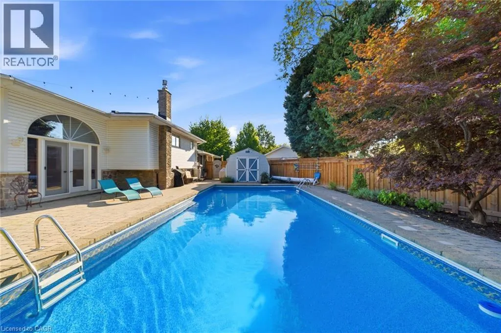 16 REDWOOD Court
