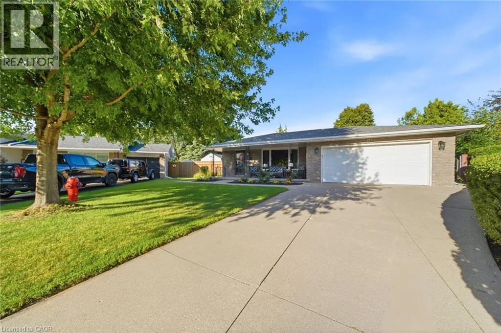 16 REDWOOD Court