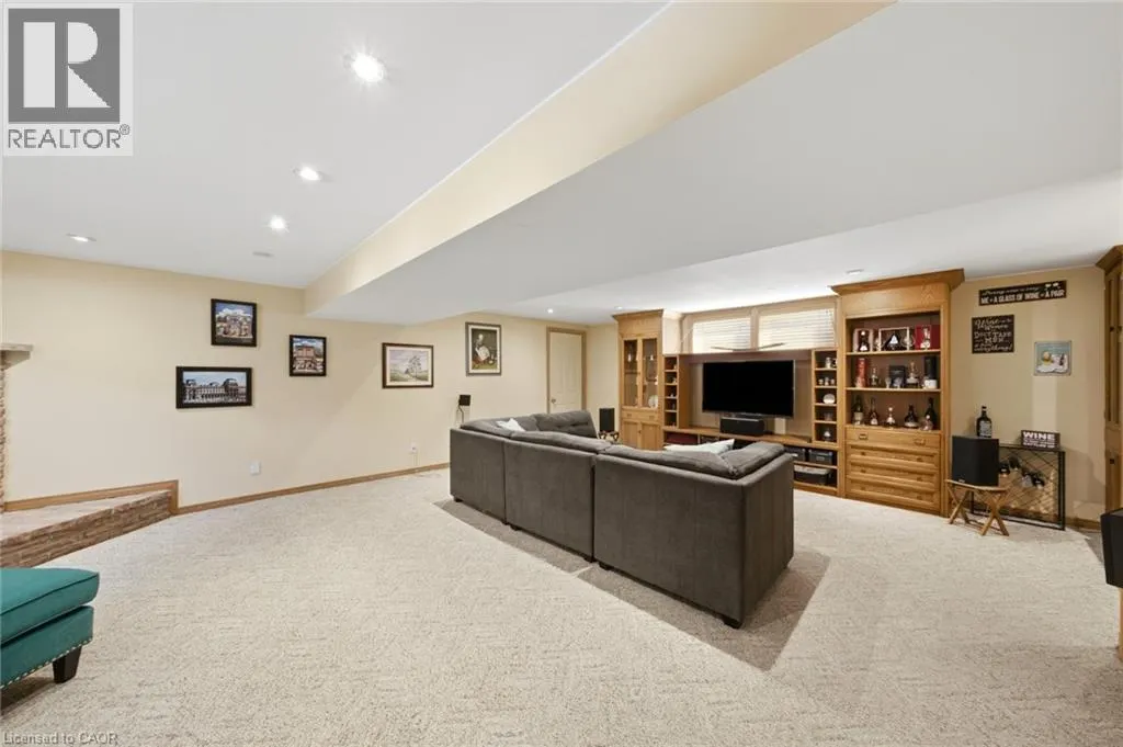16 REDWOOD Court