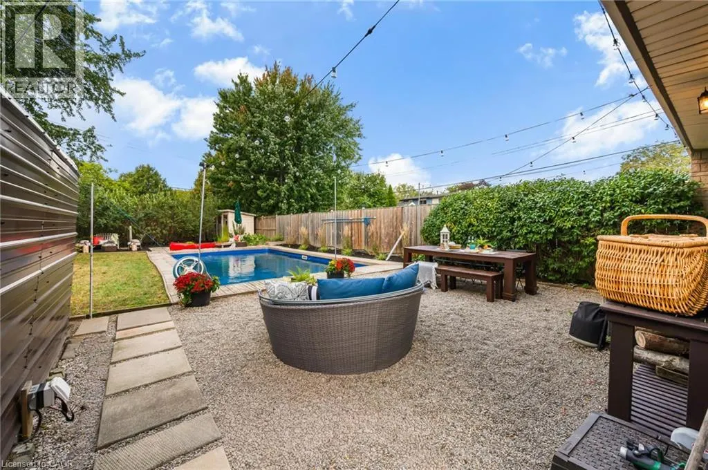 10 GOLDFINCH Road