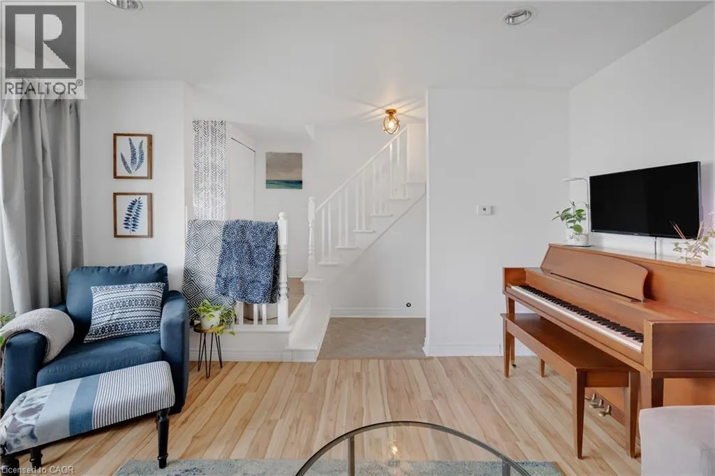 10 GOLDFINCH Road