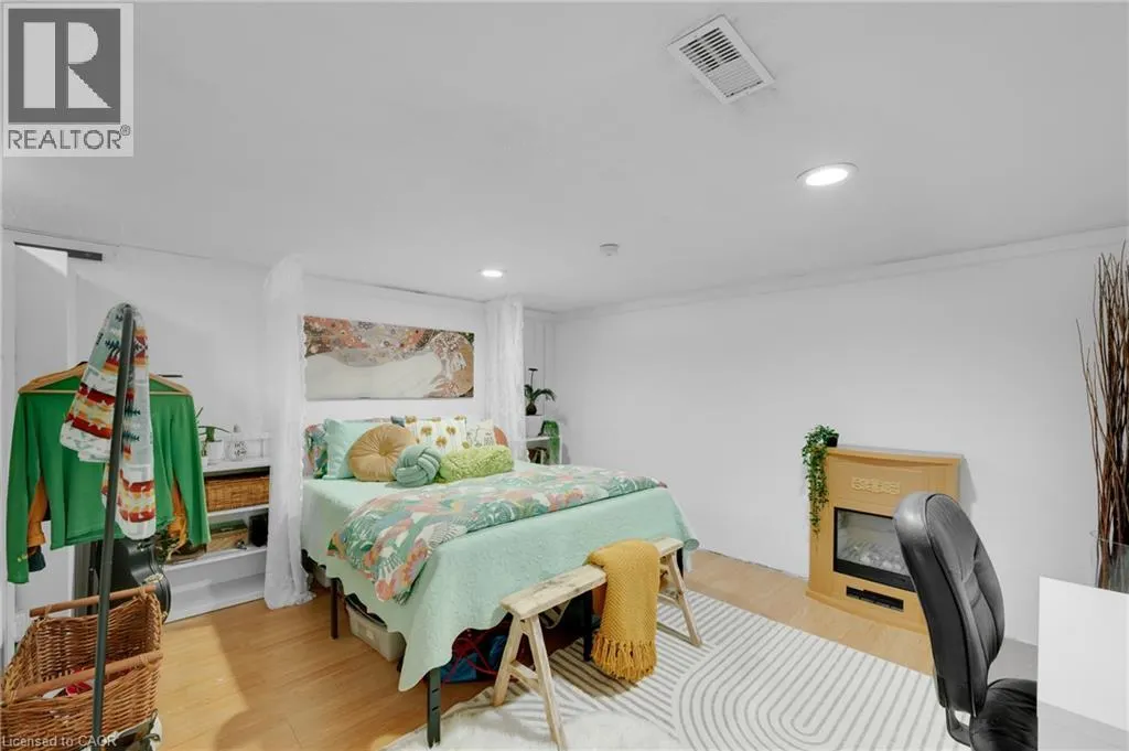 10 GOLDFINCH Road