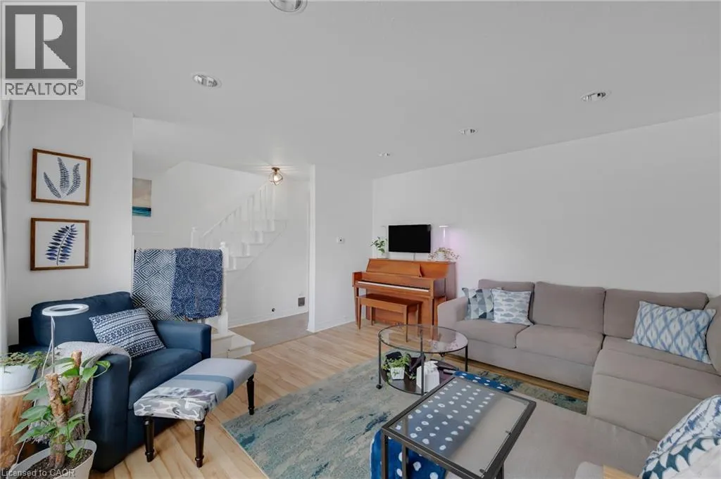 10 GOLDFINCH Road