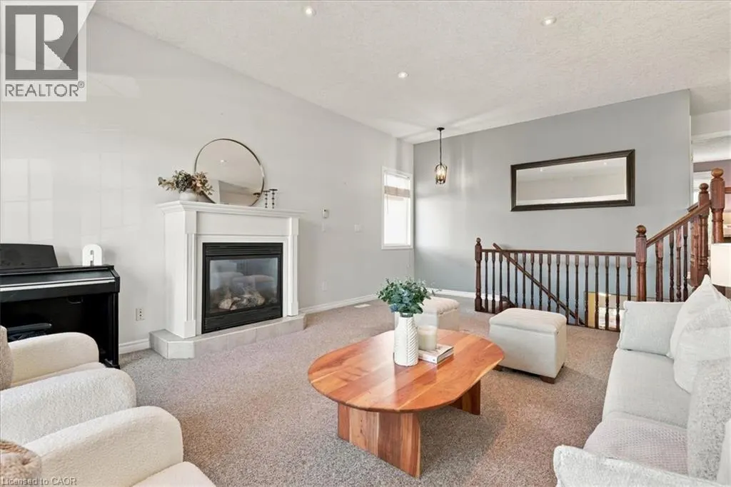 382 MOUNTAIN LAUREL Crescent