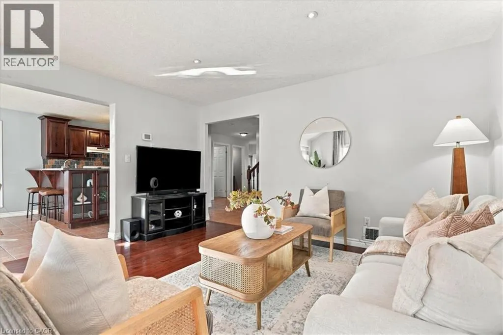382 MOUNTAIN LAUREL Crescent