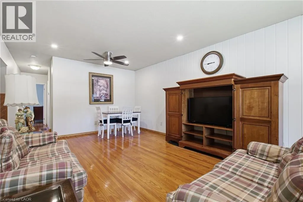16 AVONDALE Boulevard