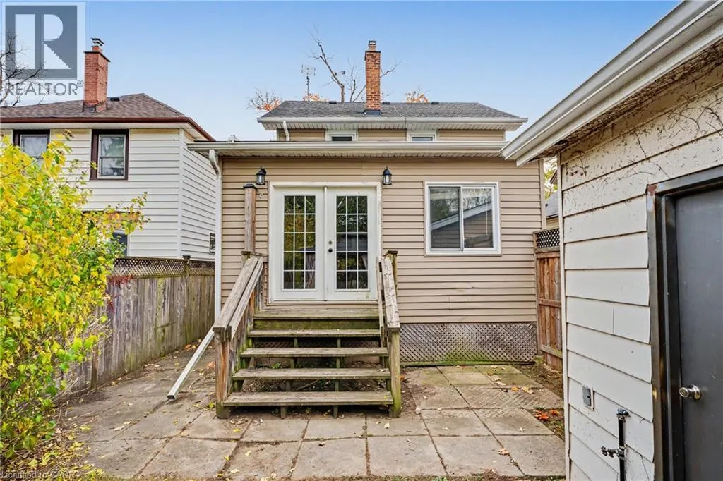 125 E DUFFERIN Street E