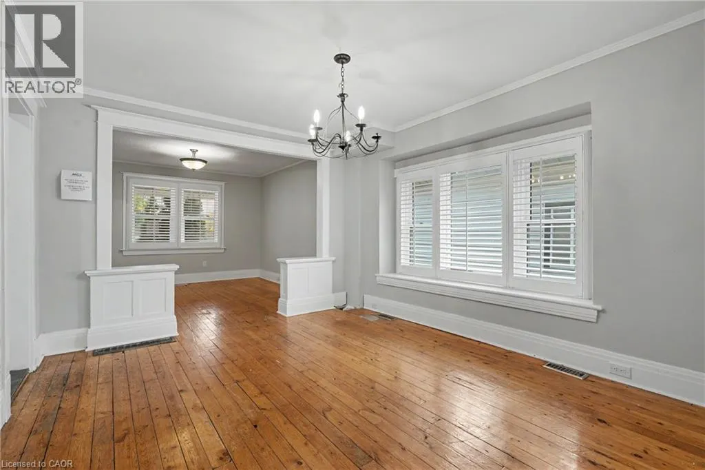 125 E DUFFERIN Street E