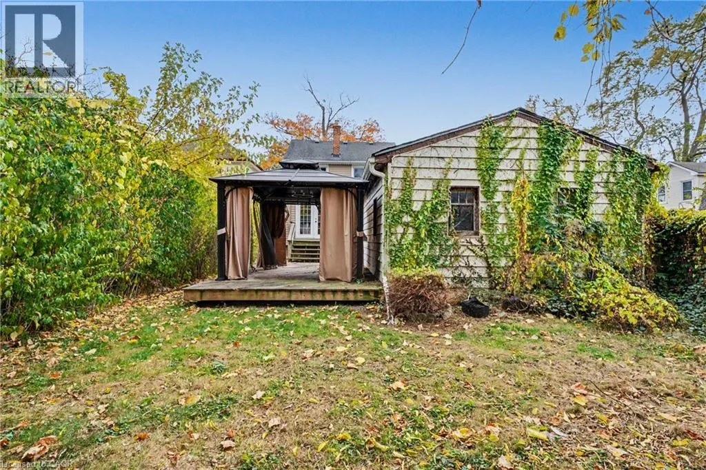 125 E DUFFERIN Street E