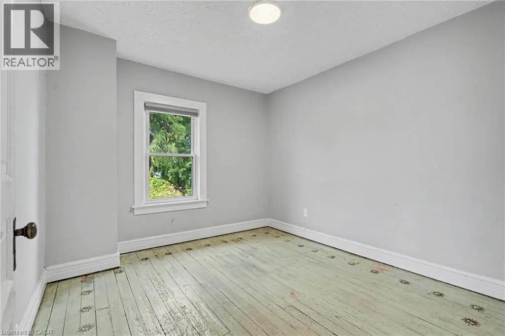 125 E DUFFERIN Street E