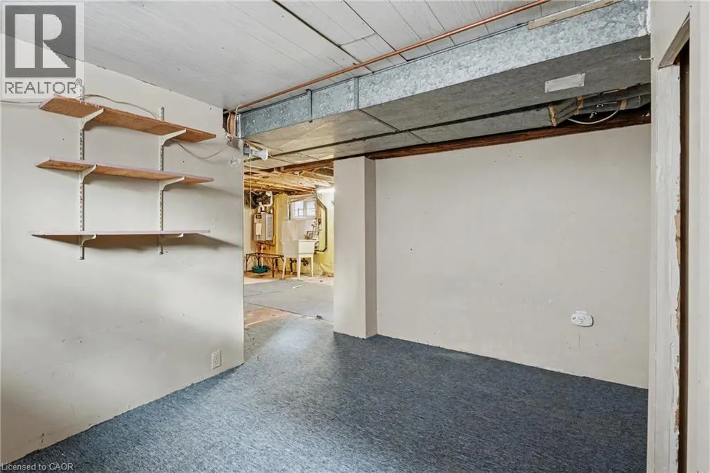 125 E DUFFERIN Street E