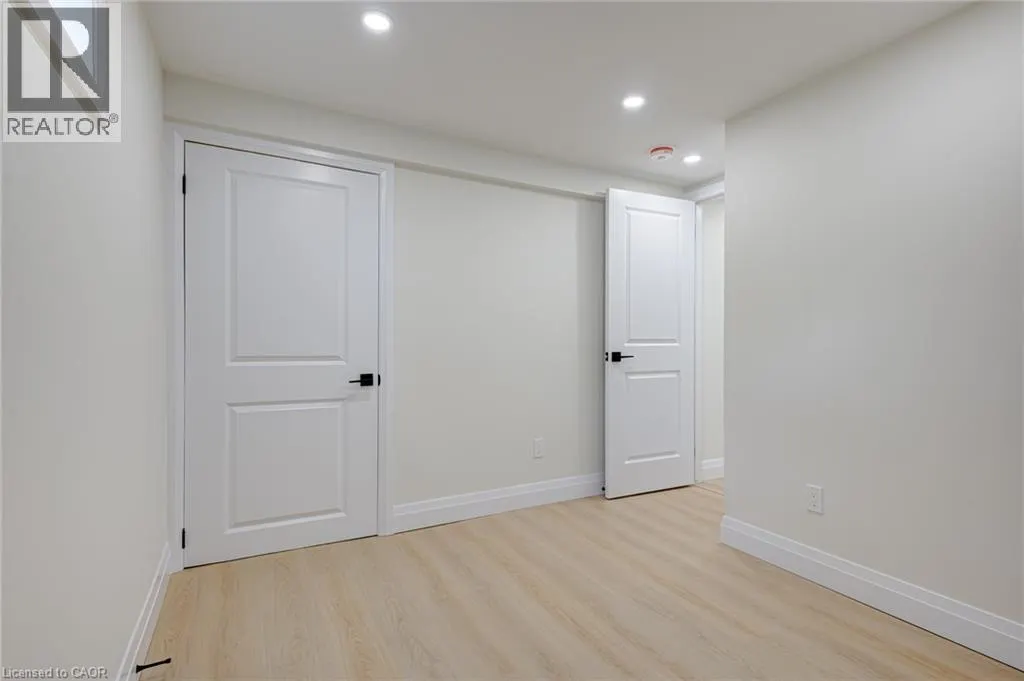 6 HILLSIDE Drive
