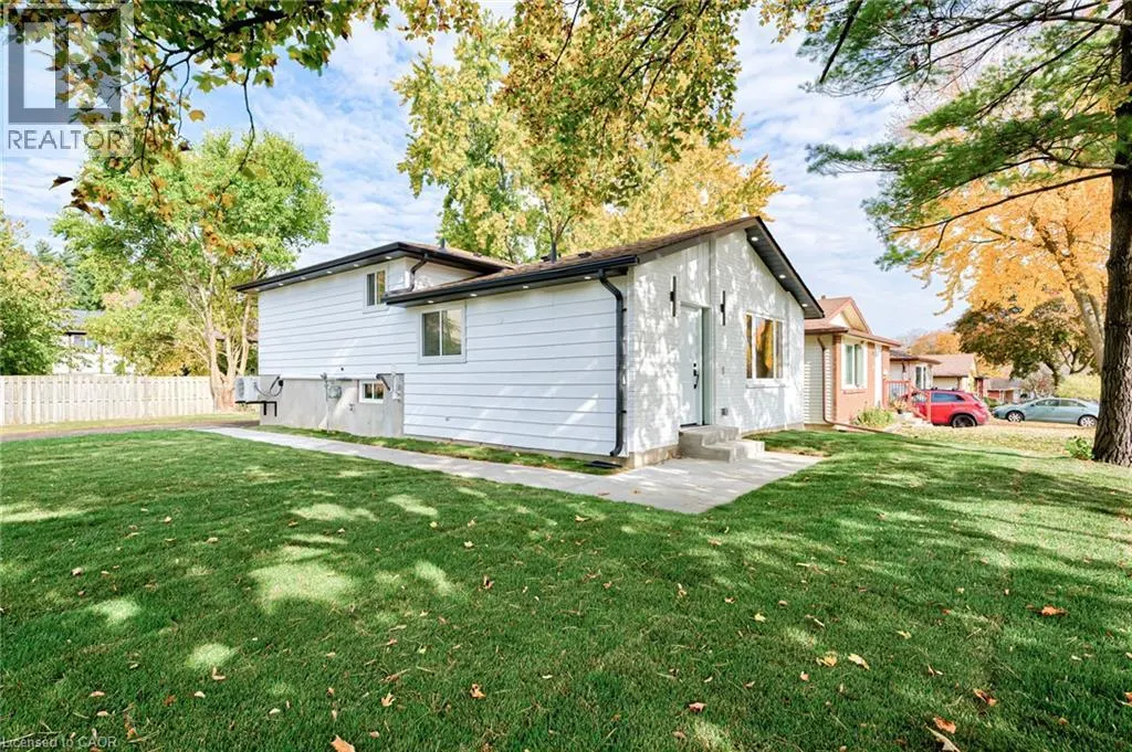 6 HILLSIDE Drive