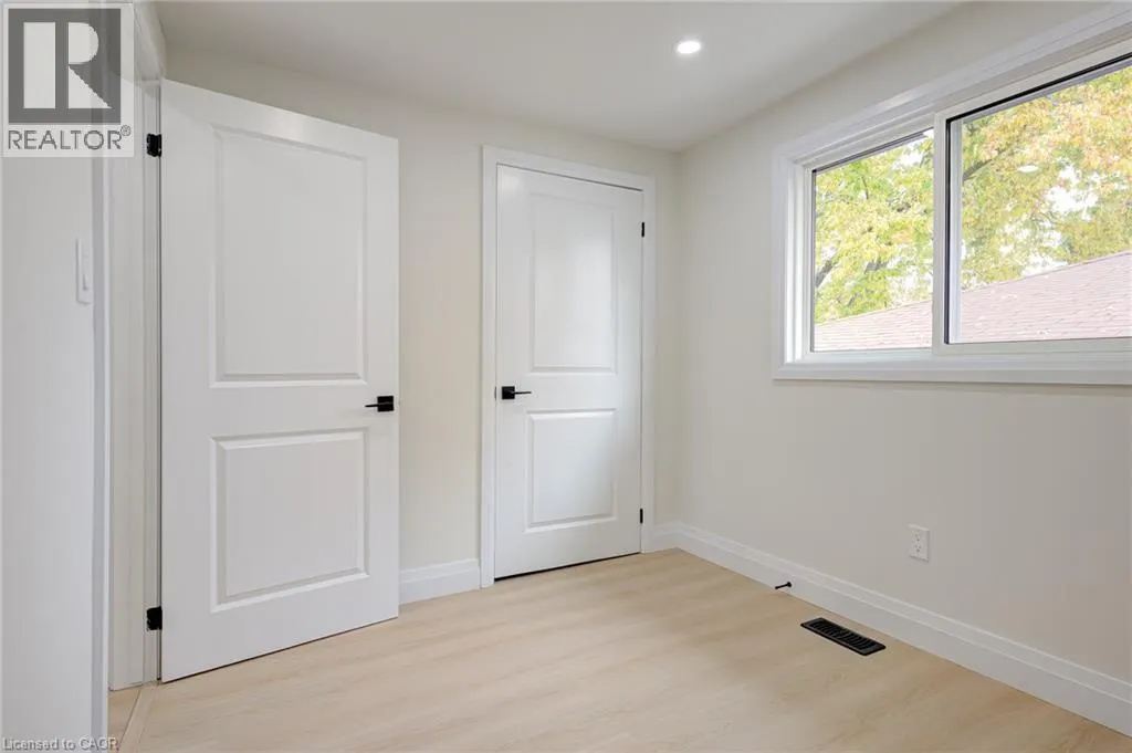 6 HILLSIDE Drive