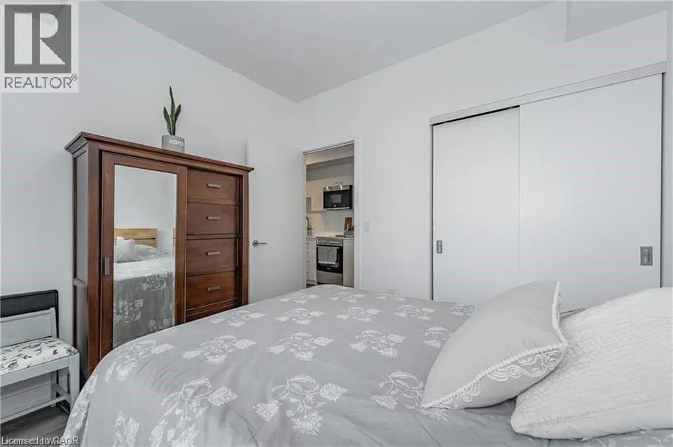 15 WELLINGTON Street Unit# 1702 #1702