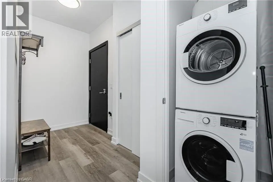 15 WELLINGTON Street Unit# 1702 #1702