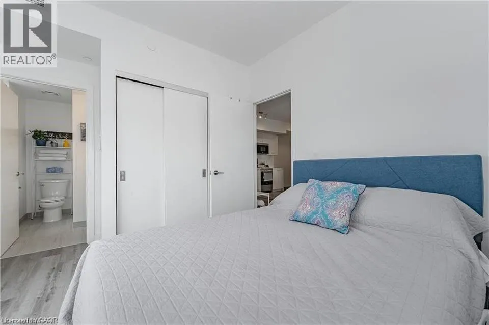 15 WELLINGTON Street Unit# 1702 #1702