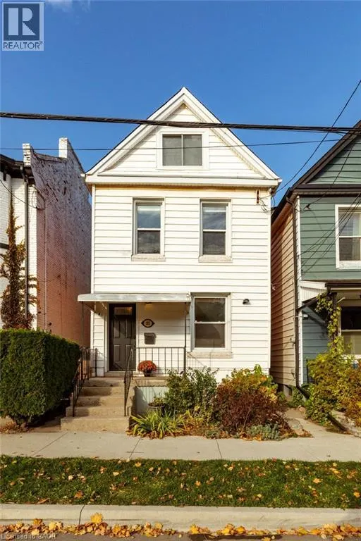 185 CAROLINE Street N