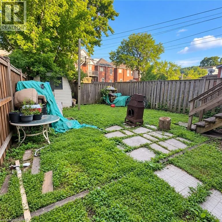 33 CEDAR Avenue