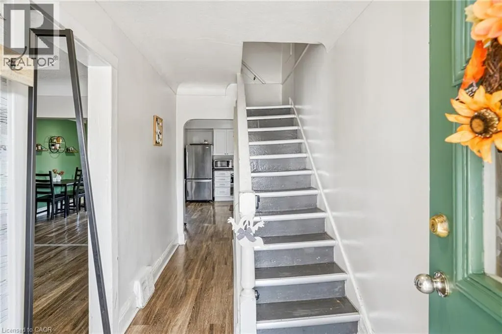 108 ROBINS Avenue