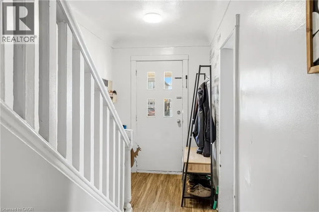 108 ROBINS Avenue