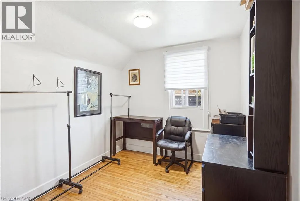 108 ROBINS Avenue