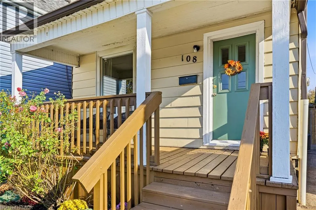 108 ROBINS Avenue